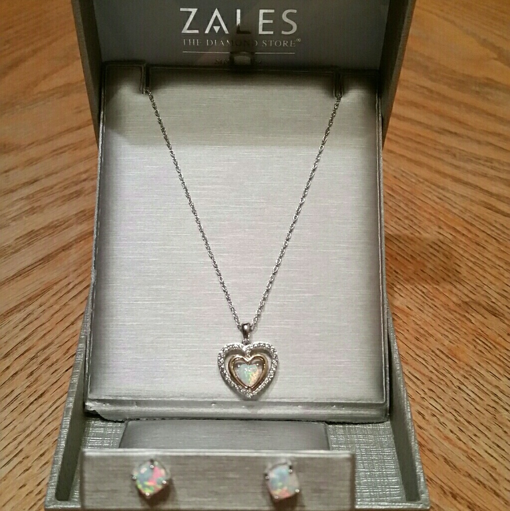 *BRAND NEW*Zales opal/heart necklace and earrings